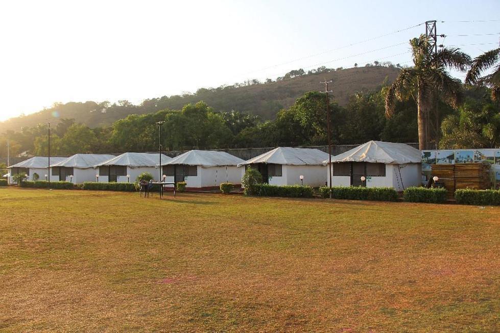 Whispering Woods Resort Лонавала Экстерьер фото