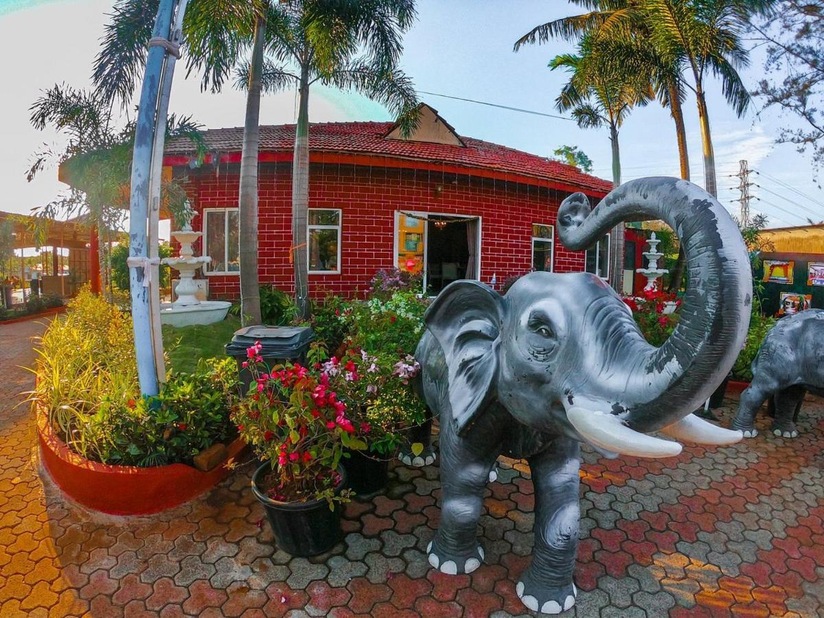 Whispering Woods Resort Лонавала Экстерьер фото