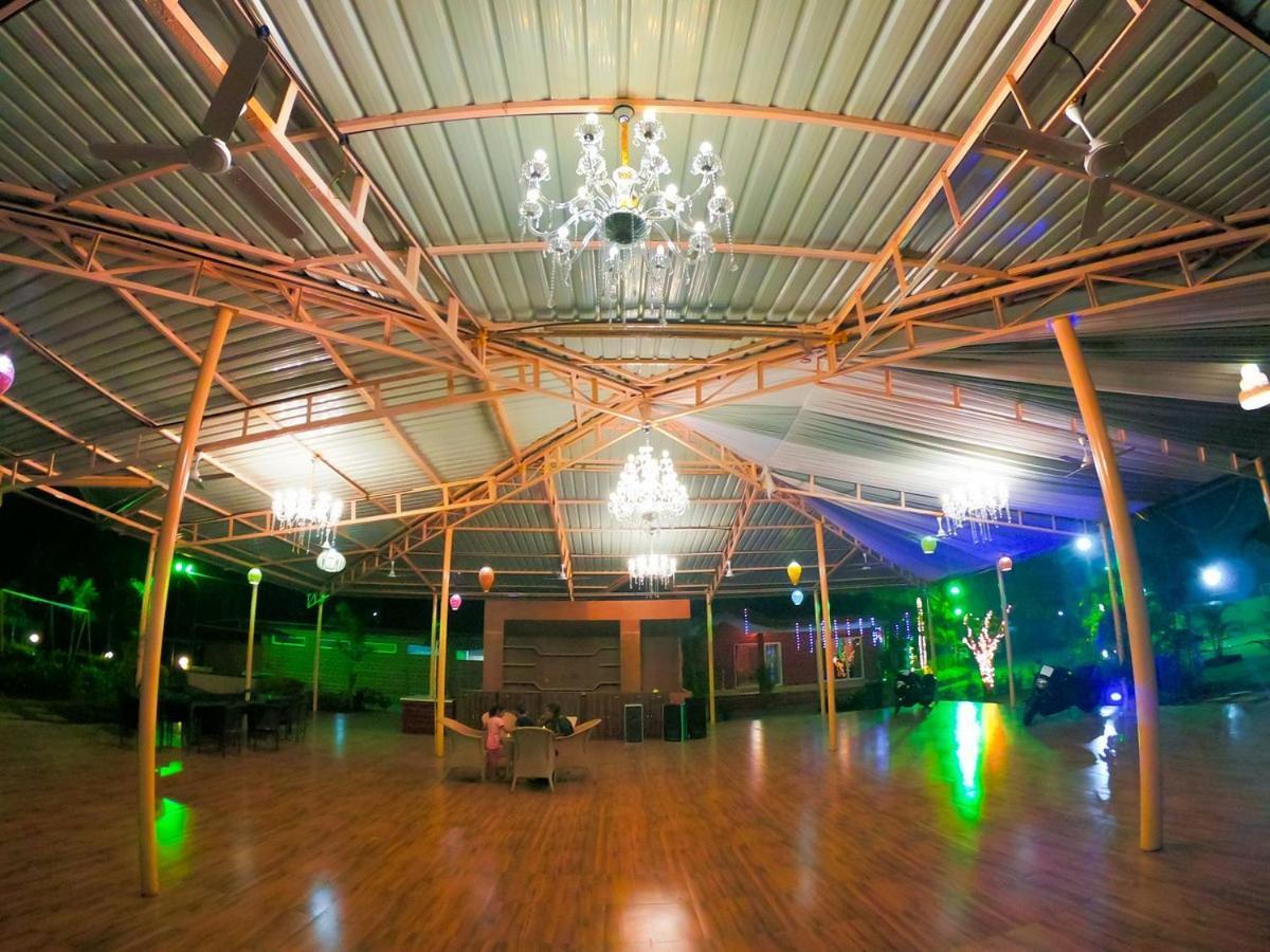 Whispering Woods Resort Лонавала Экстерьер фото