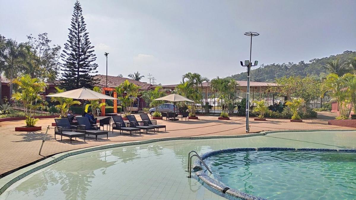 Whispering Woods Resort Лонавала Экстерьер фото