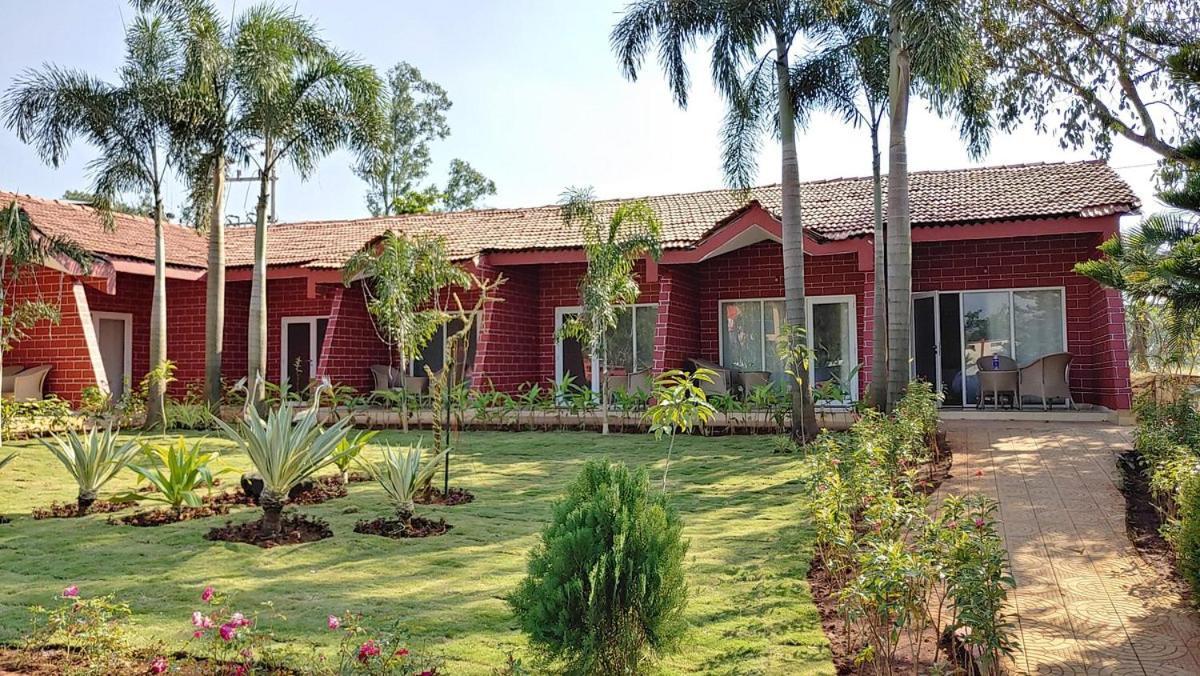 Whispering Woods Resort Лонавала Экстерьер фото